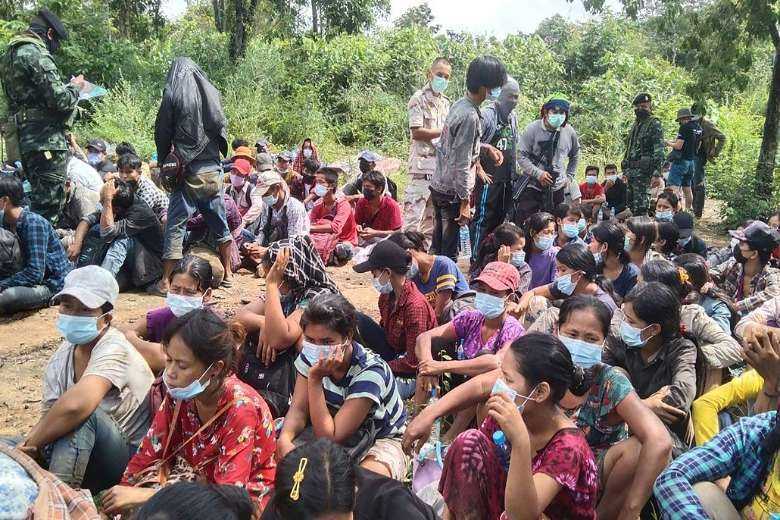 Desperate Myanmar migrants head to Thailand for work