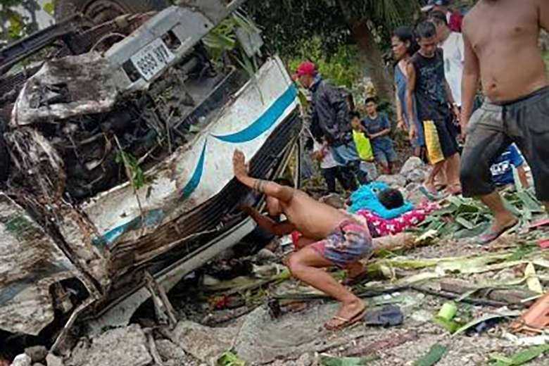 11 killed in Philippine truck crash