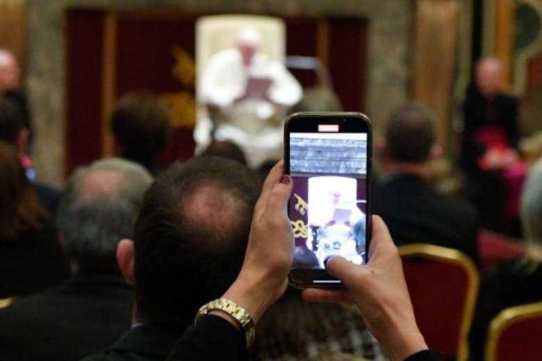 Accurate information is a human right, pope tells Catholic media