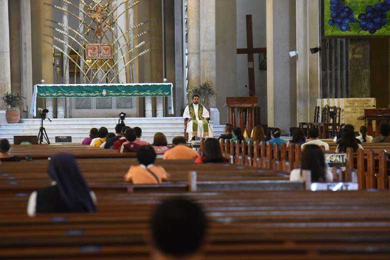 New-Year Covid surge closes Manila churches 