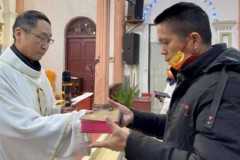 Chinese Catholics seek to deepen their faith