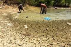 Cambodian authorities blame drought for lack of clean water