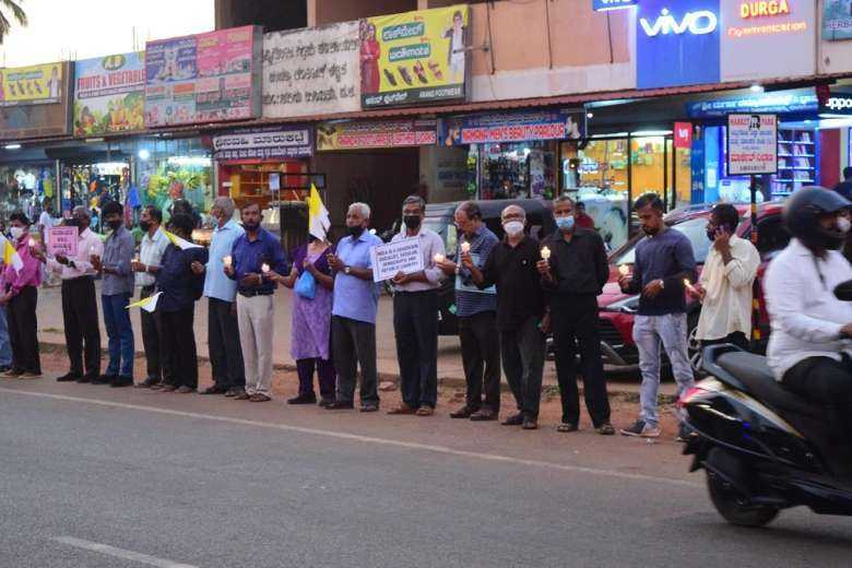 Indian Christians form human chain to oppose anti-conversion bill