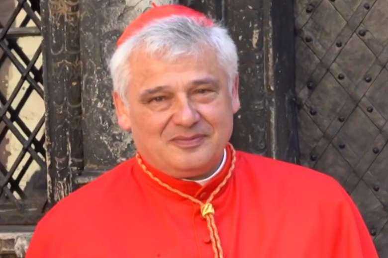 Papal envoy sets off for besieged Ukraine with 'Gospel weapons'