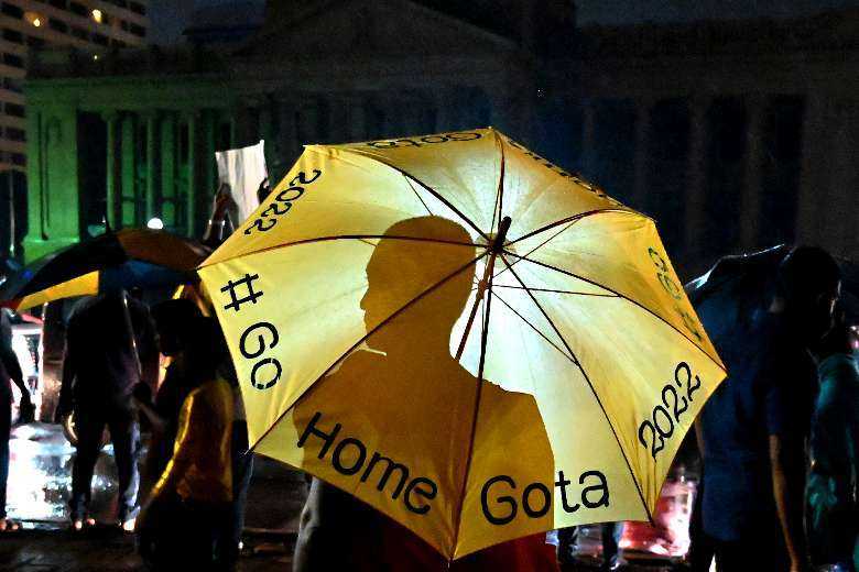 Sri Lankan Buddhist monks criticize lawmakers - Vimarsana News
