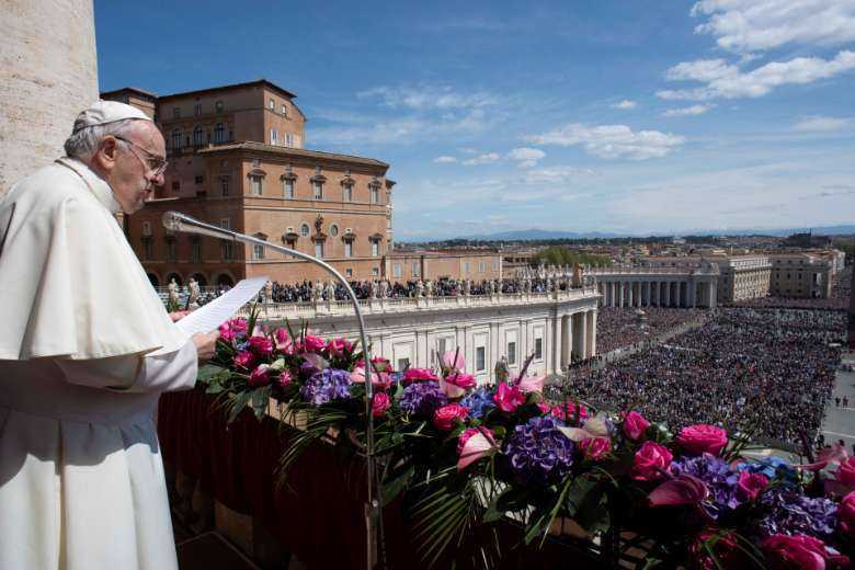 Christ's resurrection brings hope amid 'Easter of war,' pope says
