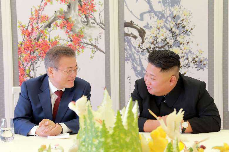 Korean leaders Kim, Moon exchange friendly letters in rare break