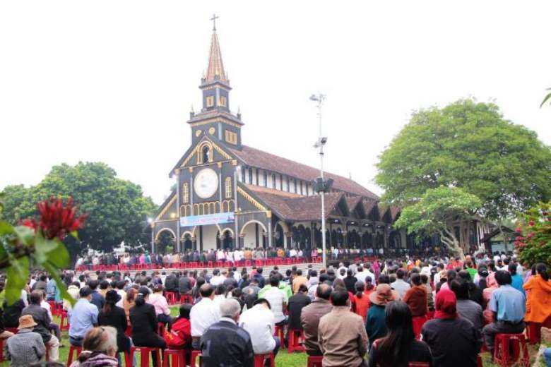 Vietnam priests urged to be in communion with laity - Vimarsana News
