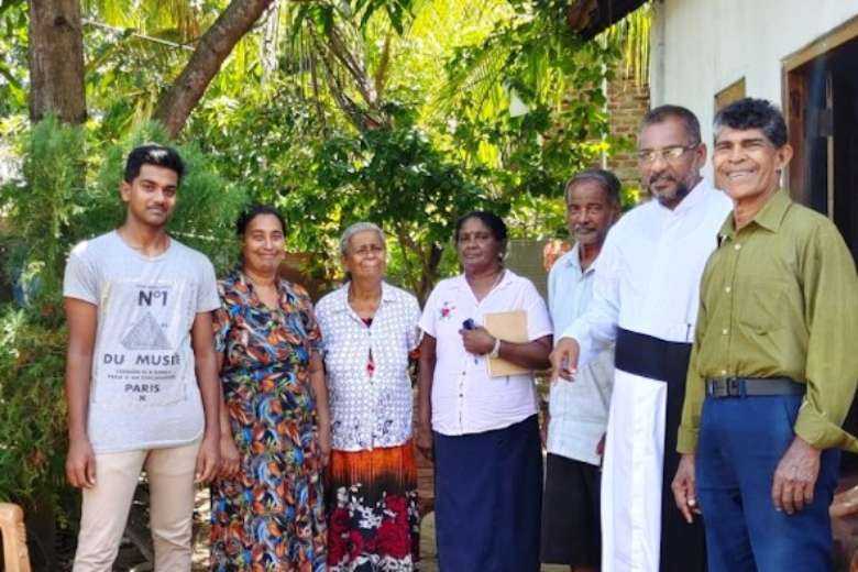 Father Jesuthasan (second from right) with the family of Francis Ragel who are being supported by Caritas Batticaloa to overcome the economic crisis that has hit Sri Lanka since March. (Photo: Vanessa Dougnac)