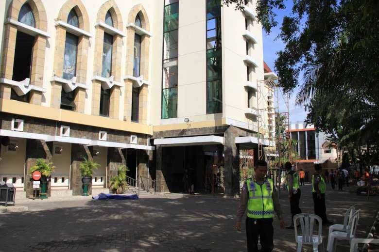 Indonesian police guard Santa Maria Catholic Church in Surabaya after it was attacked by suicide bombers on May 13, 2018