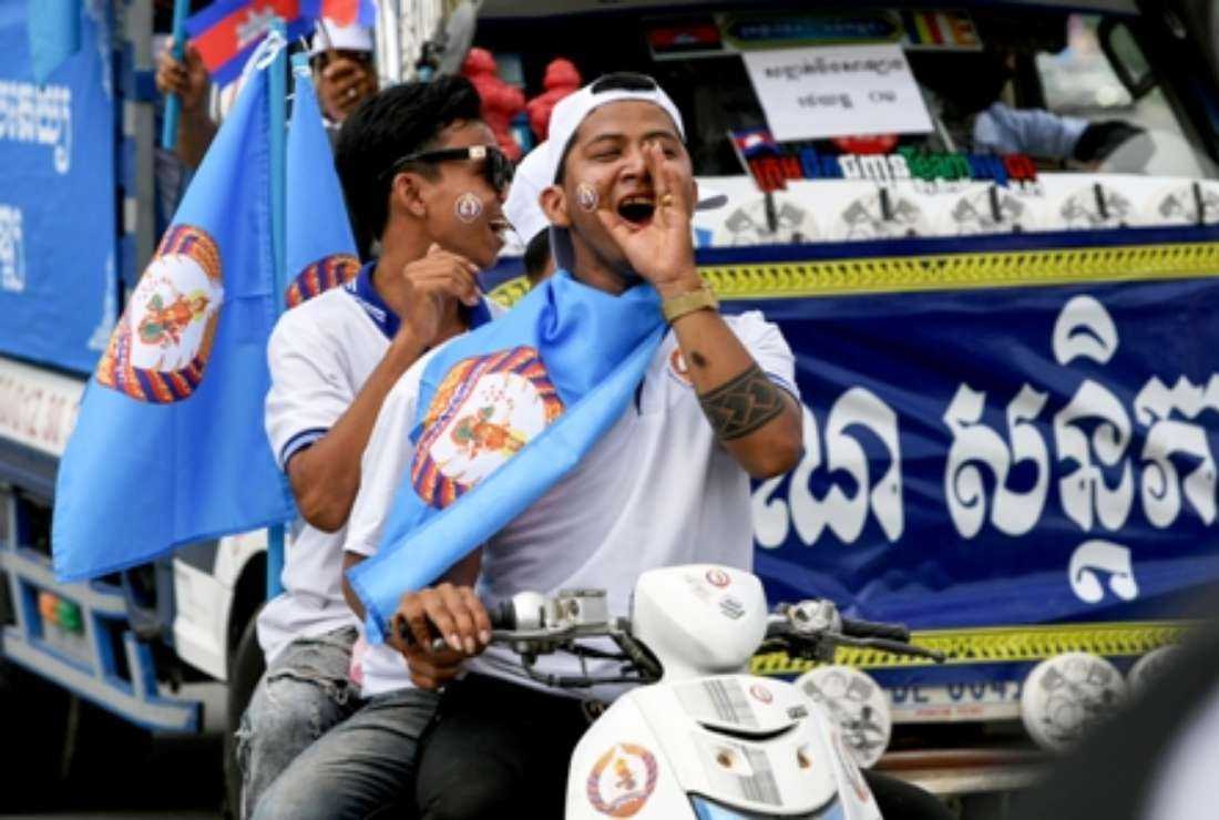Supporters of the Cambodian People's Party shout slogans during a rally on the last day of campaigning for the commune elections in Phnom Penh on June 3