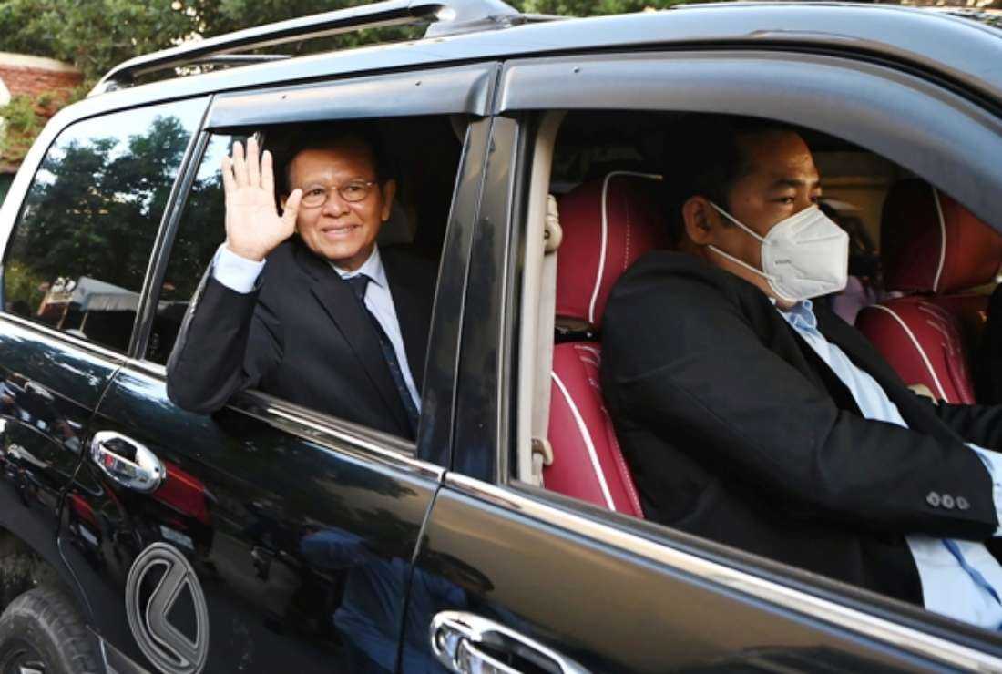 Kem Sokha, former leader of the now-dissolved Cambodia National Rescue Party, gestures as he heads toward Phnom Penh Municipal Court for the resumption of his trial on treason charges on Jan. 19
