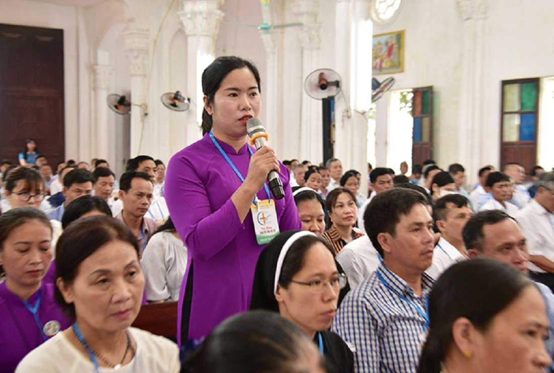 Lay association members attend a seminar on faith life at My Thuong church in Chuong My district of Hanoi on June 11