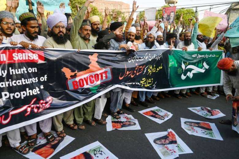 Protesters shout anti-India slogans during a demonstration in Karachi on June 7 against the remarks about Prophet Muhammad made by an official of India’s ruling party