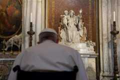 Pope asks Mary, Queen of Peace, to end war in Ukraine 