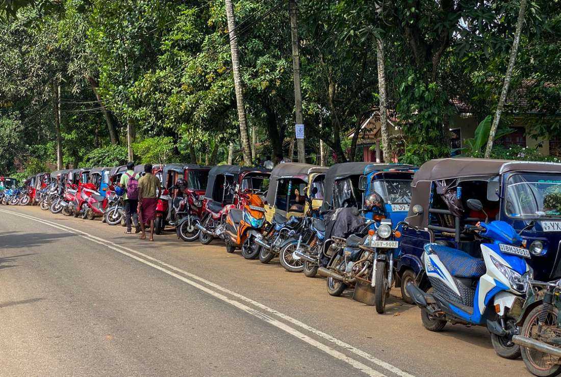Motorists queue along a street to buy fuel at a petrol station in Pugoda, some 50 kilometers from Colombo, on June 23 amid Sri Lanka’s worst economic crisis in decades