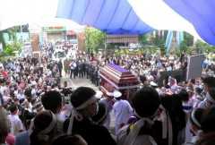 Vietnam Catholics bid farewell to priest who collected antiques