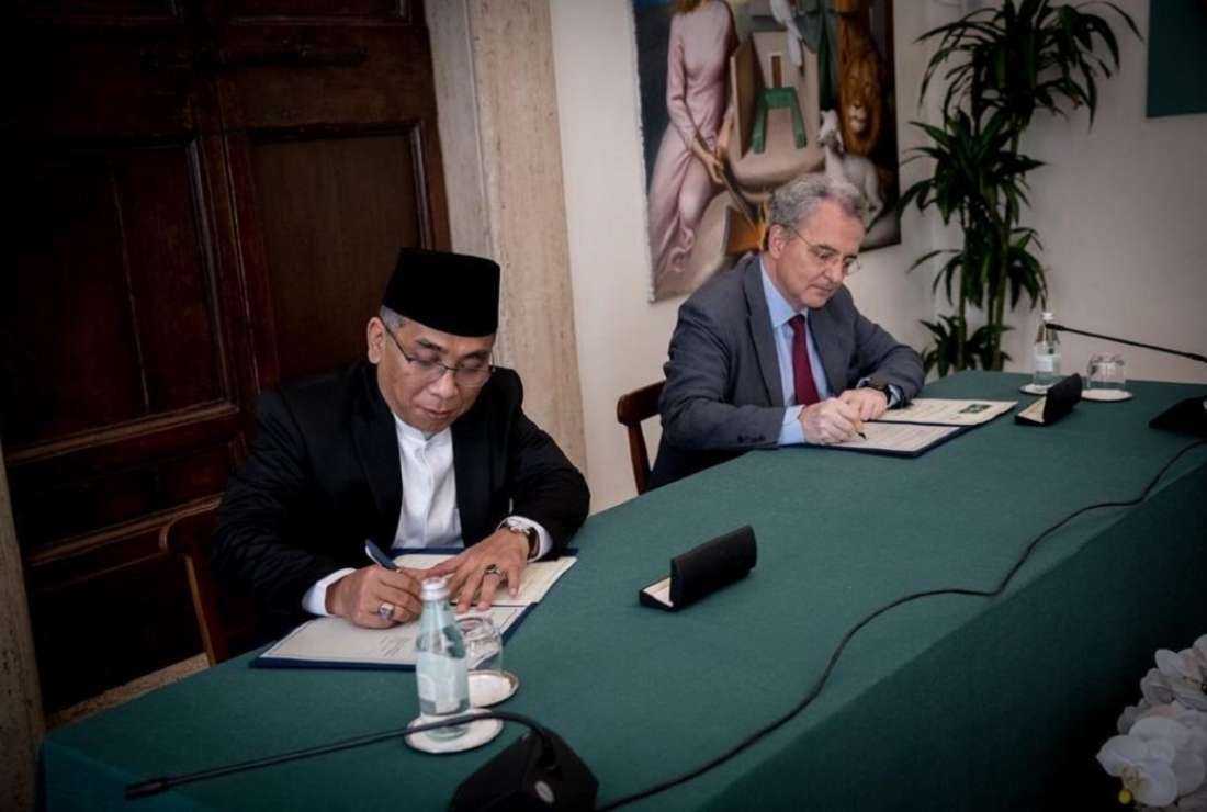 Sant'Egidio president Marco Impagliazzo (right) and Yahya Cholil Stafuq, chairman of Nahdlatul Ulama, sign a memorandum of understanding to work together on June 9 in Rome, Italy
