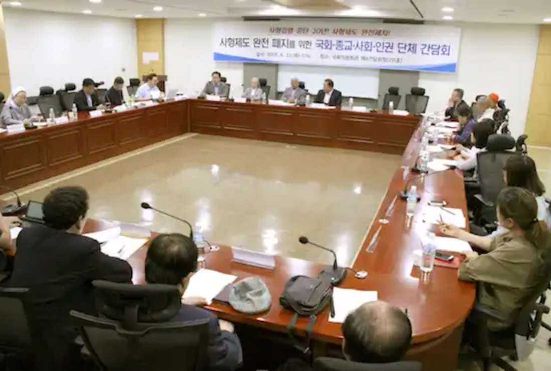 Clerics of four major religions and human rights groups discuss how to fully abolish the death penalty at the National Assembly in Korea on June 22, 2017