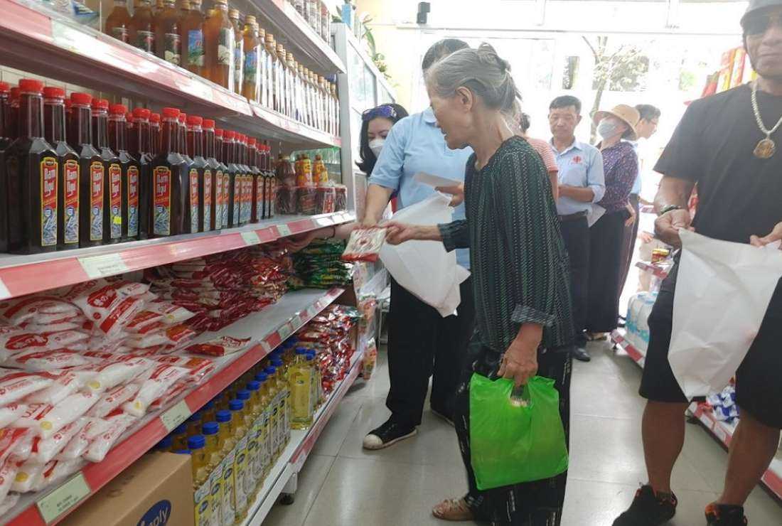 People 'buy' goods at Chan Thien Zero Dong Mini Supermarket at Hai Phong Bishop's House on Aug. 15