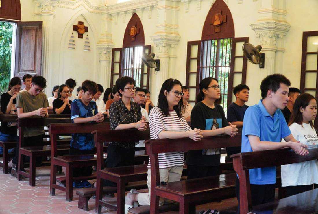 College students attend a spiritual exercise at So Kien Church in Ha Nam province on Aug. 20