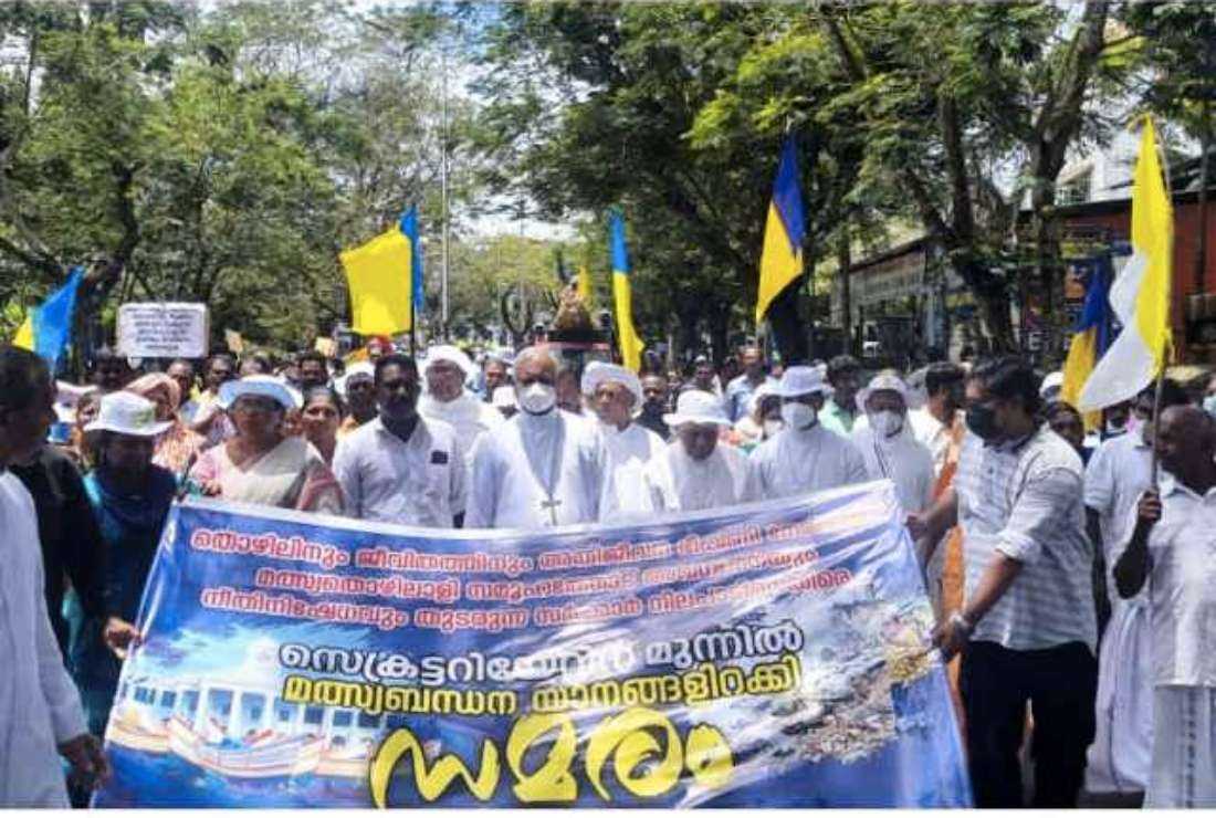 Archbishop Thomas Netto of Trivandrum (center) leading the protest of fishermen, who want the government to halt the construction of a port project in the southern Indian state of Kerala