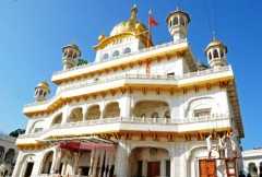 Mob vandalizes Pieta statue, priest’s car in India