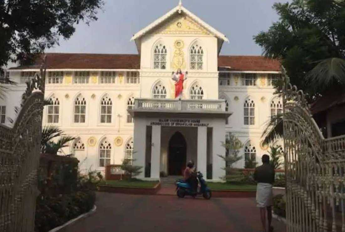 A visitor speaks to a guard outside the Archbishop's House of Ernakulam-Angamaly in Kerala's commercial capital Kochi. The Vatican on July 30 appointed a new administrator to the archdiocese amid an ongoing liturgical dispute
