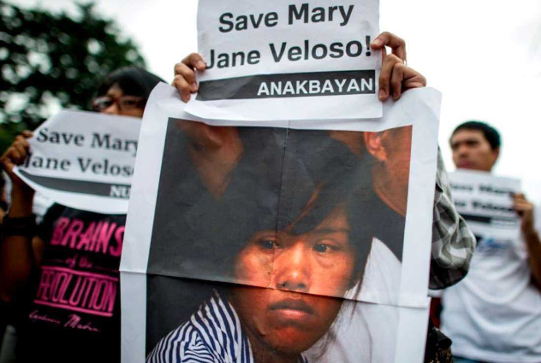 Students hold placards and a picture of Mary Jane Fiesta Veloso, a Filipina drug convict facing execution in Indonesia, during a protest near the Malacanang Palace in Manila on Sept. 13, 2016