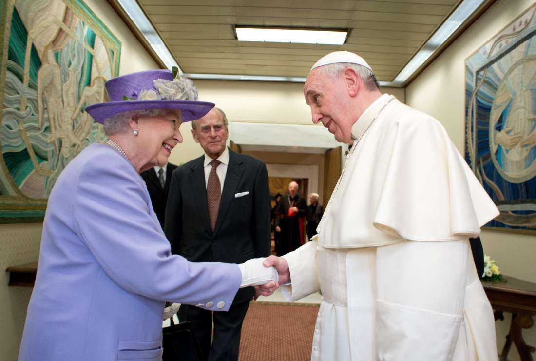 This picture released by the Vatican press office shows Britain's Queen Elizabeth (left), accompanied by her husband the Duke of Edinburgh Prince Philip (center), as she greets Pope Francis at the Vatican on April 3, 2014
