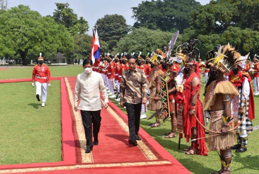 President Joko Widodo welcomes Philippine President Ferdinand 'Bongbong' Marcos Jr. at the presidential palace in Bogor, West Java on Sept. 5