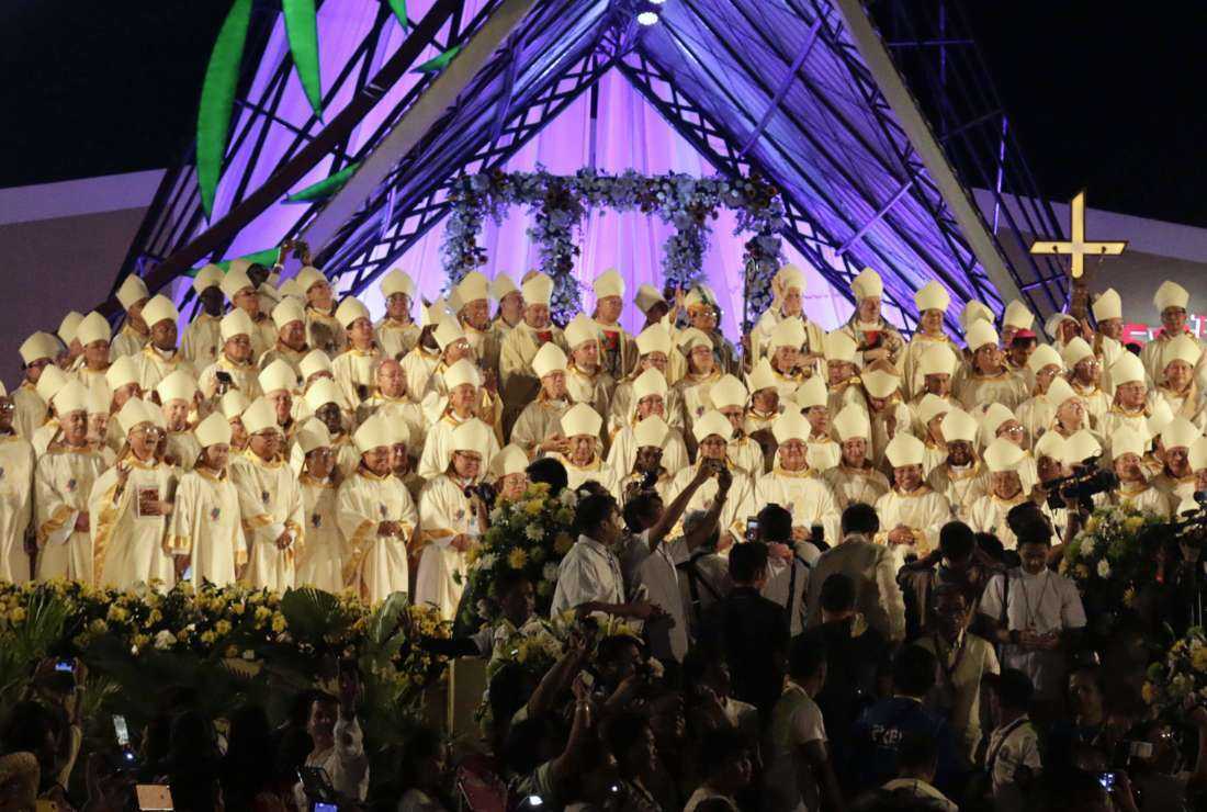 Catholic bishops and priests celebrate the International Eucharistic Congress (IEC) culminating mass in Cebu City, Central Philippines on Jan. 31, 2016