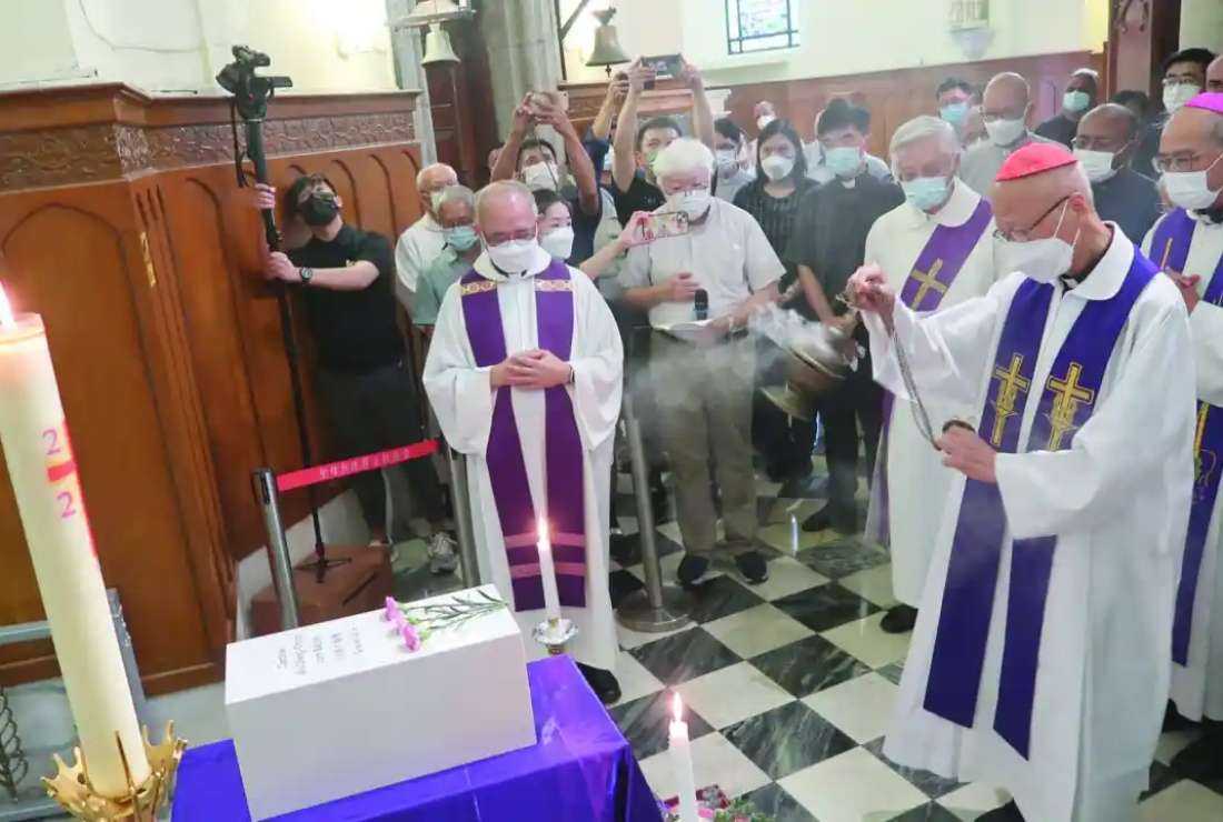 Catholic leaders in Hong Kong bless the mortal remains of Cardinal John Baptist Wu Cheng-Chung at the Cathedral of the Immaculate Conception on Sept