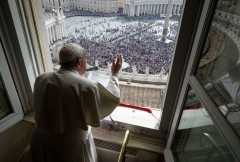 Thinking you are holier than others is self-worship, pope says