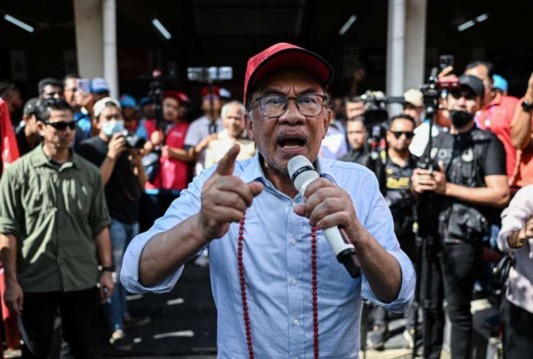 Malaysian opposition leader Anwar Ibrahim delivers a speech at a campaign rally ahead of the country's general election in Kuala Lumpur on Nov. 16