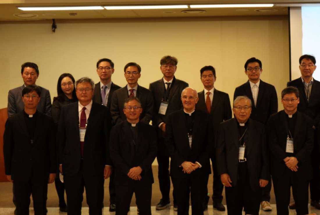 The participants of the Korean Peninsula Peace-Sharing Forum 2022 held at Catholic University of Korea on Nov. 26.