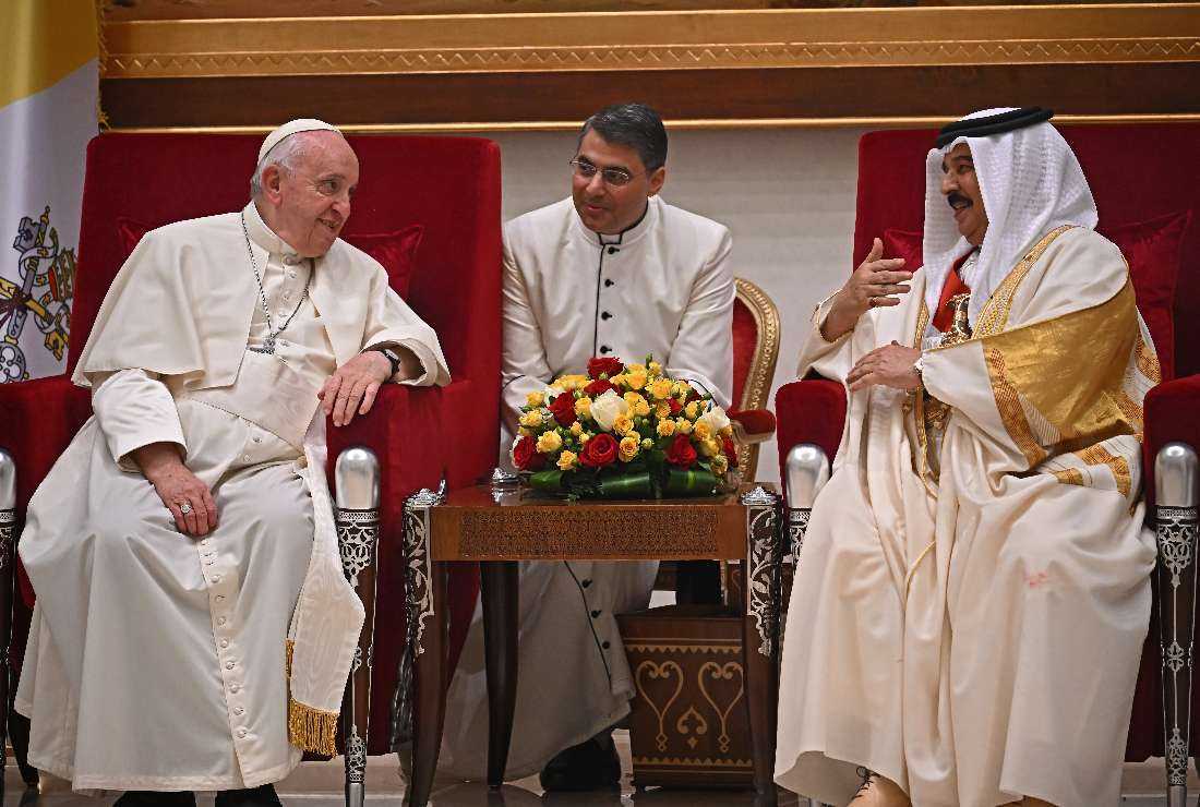 Pope Francis (left) speaks with Bahrain's King Hamad bin Isa al-Khalifa (right) during their meeting in Awali, south of the Bahraini capital Manama, on Nov. 3.
