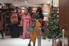 Selling Christmas in Muslim-majority Bangladesh