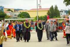 Vietnam islanders welcome first resident priest