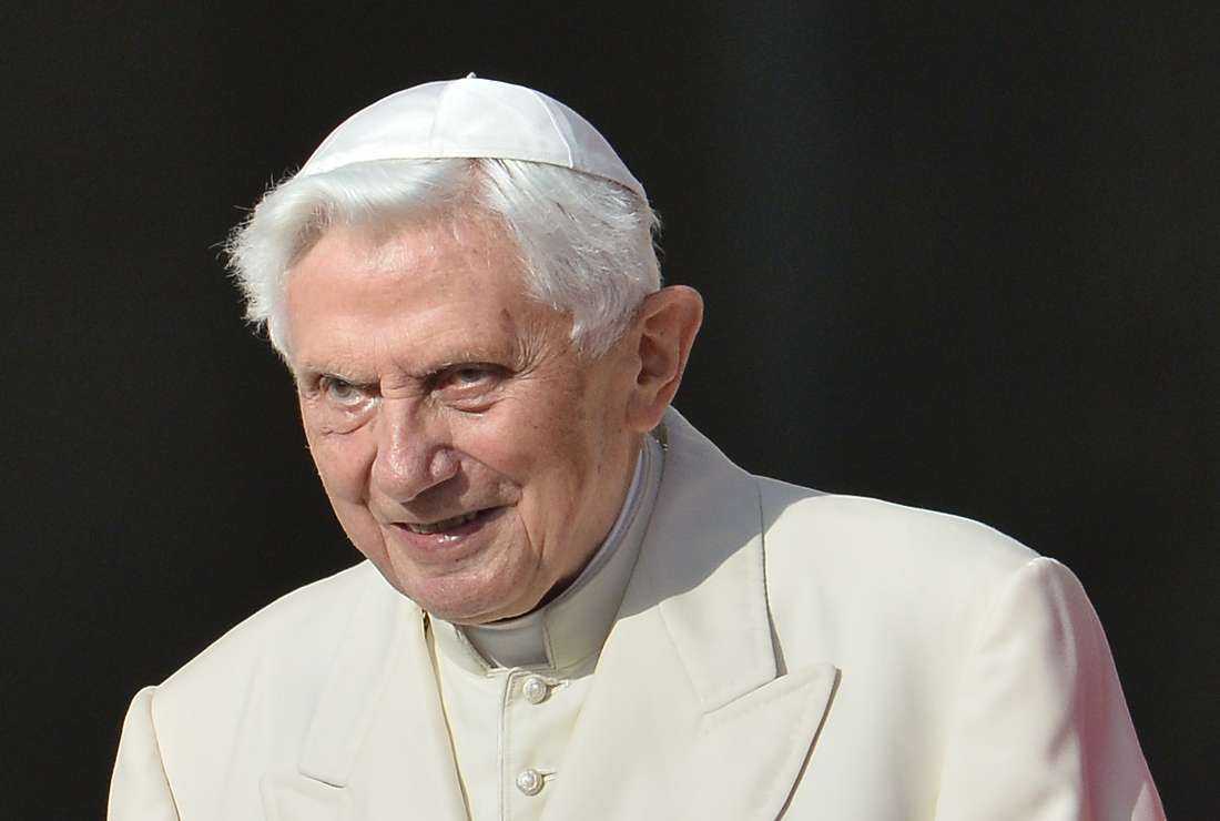 Pope emeritus Benedict XVI attends a papal mass for elderly people at St Peter's square on September 28, 2014 at the Vatican