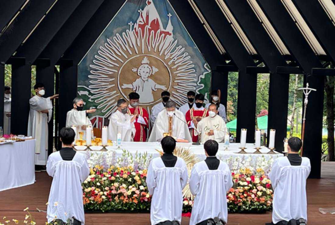 The 99th Pungsuwon Blessed Sacrament Exaltation Contest was jointly held by the Diocese of Wonju and the Diocese of Chuncheon on June 16 last year at the Pungsuwon Catholic Church in Hoengseong, Wonju Diocese of South Korea