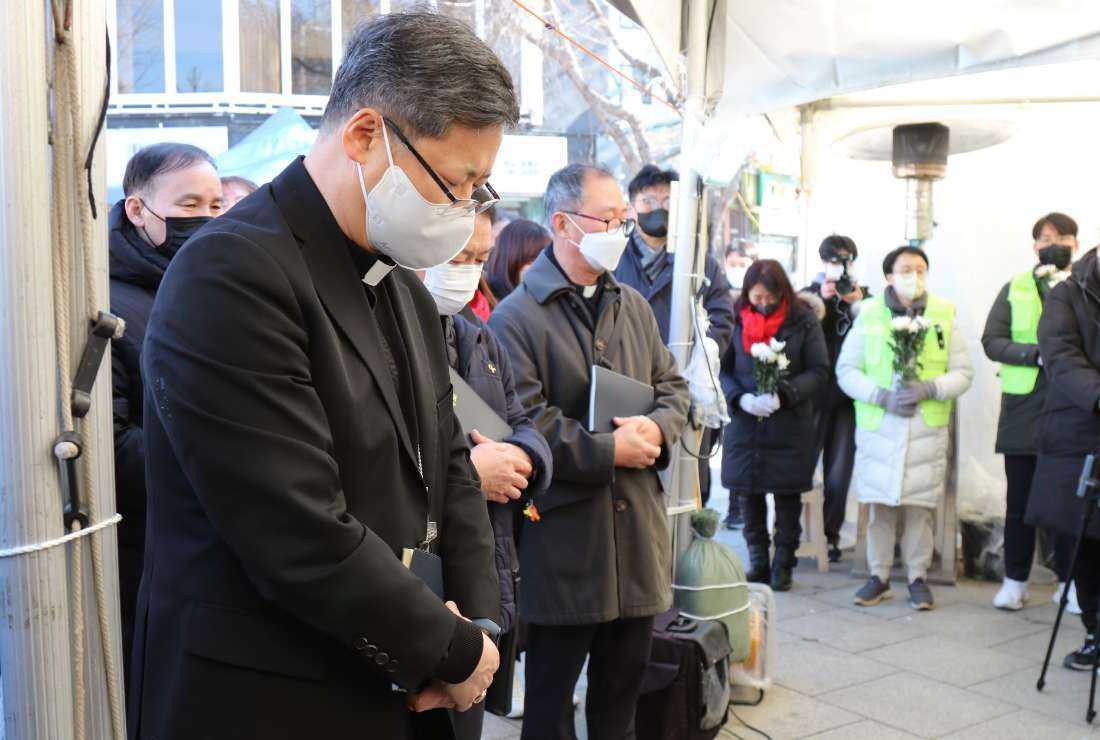 Archbishop Peter Chung Soon-taick of Seoul joins a prayer for the victims of the Halloween stampede tragedy while visiting the family members on Jan. 18