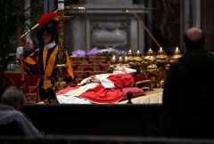 Pope Francis to lead his predecessor's funeral