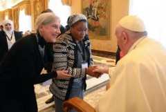 Women help religions share wisdom, pope says