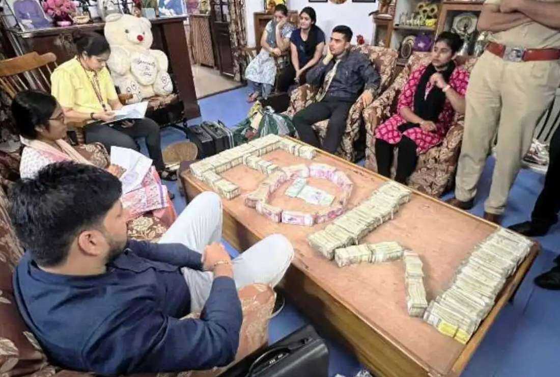 Indian police display bundles of Indian currency they claimed to have seized from the house of former Bishop P. C. Singh of Jabalpur diocese in Madhya Pradesh on Sept. 8. Church officials suspect Singh’s role as moderator of the Church of North India has put all its dioceses under police scanner