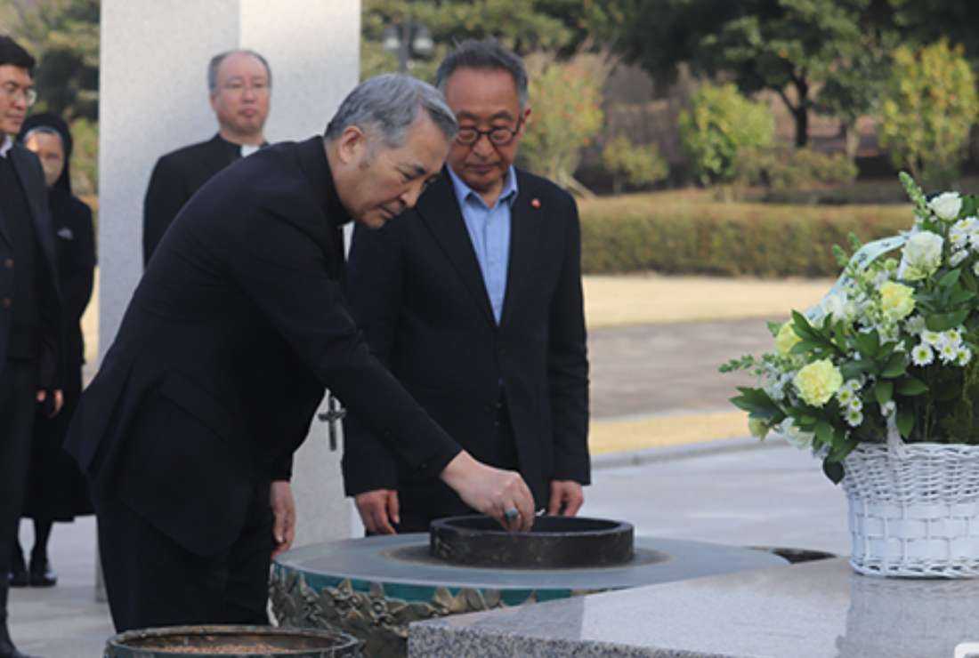 Church and state officials pay tributes to victims in Jeju Island on March 29 to mark the 75th anniversary of Korean's Jeju Uprising