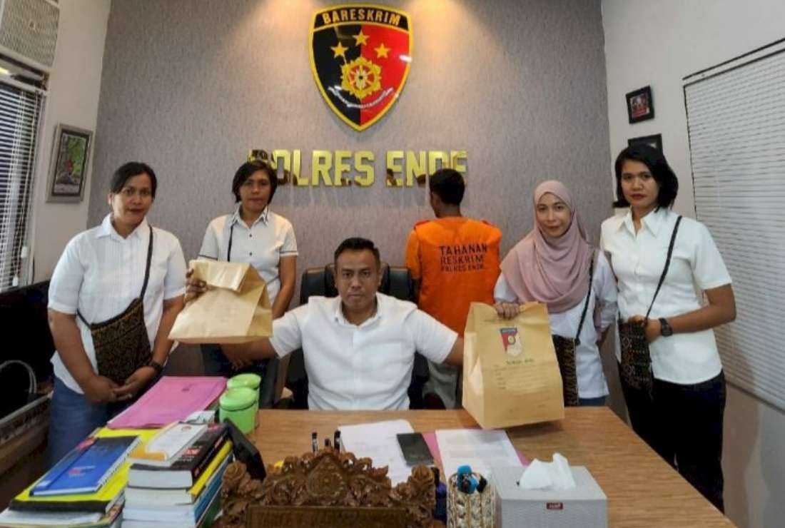 Yance Kadiaman, head of the Ende police's criminal investigation unit, and team members presents the Catholic lay teacher (orange shirt), who is accused of molesting seven elementary school students, to the media on April 17