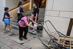 Hong Kong mass migraton pushes eldery to lonliness