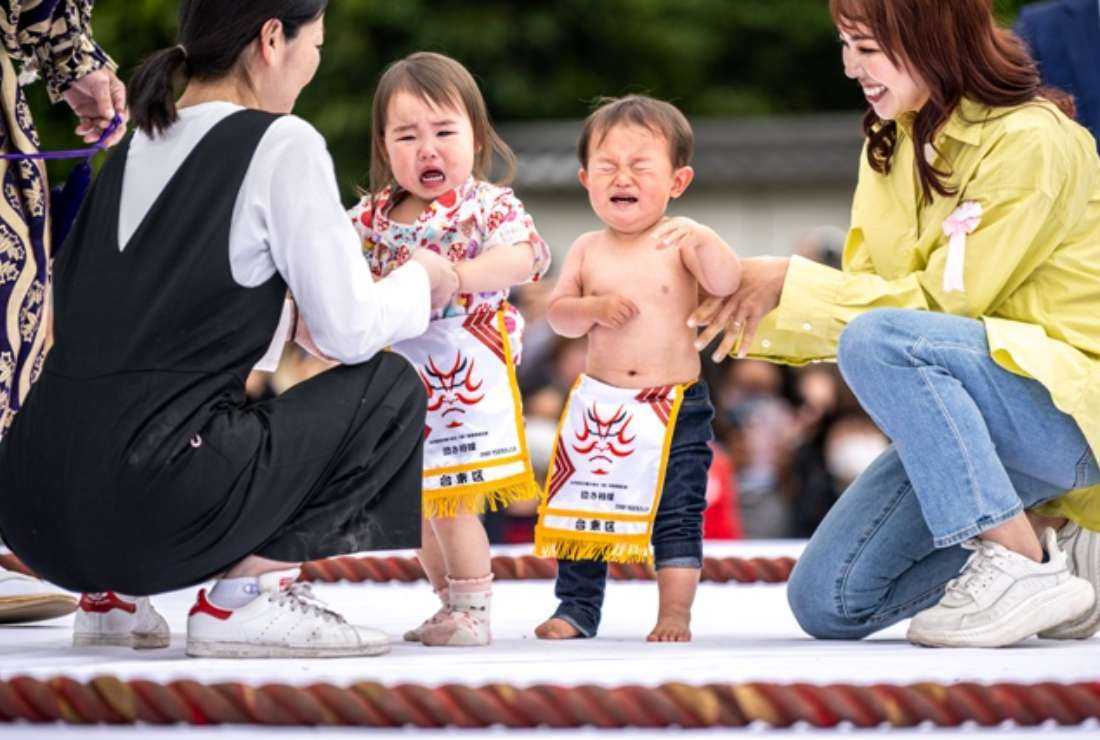 Japanese children held by their parents start a 'Baby-cry Sumo' match, resumed for the first time in four years due to the Covid-19 coronavirus pandemic, at the Sensoji temple in Tokyo on April 22
