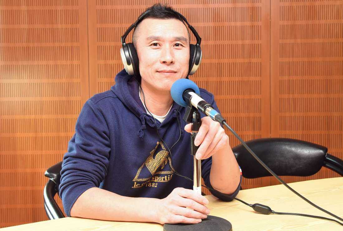 Editor and Rti host Li Yanhe is pisctured during a broadcast